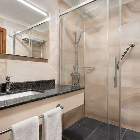 Ramada By Wyndham Sakarya 酒店 4*