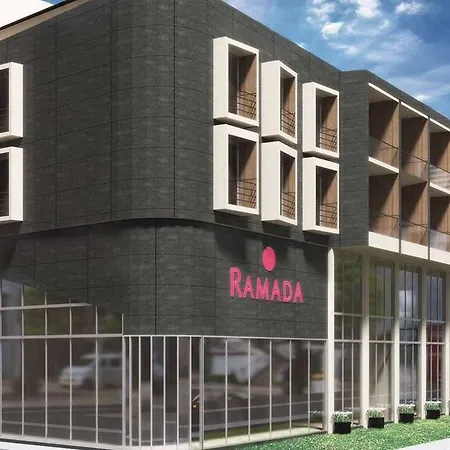 Ramada By Wyndham Sakarya 酒店 4*